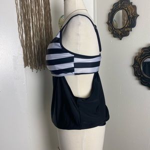 Cute Sumer top active wear yoga black under top with black white sports bra M